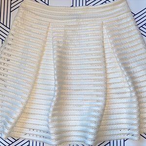 EXPRESS WHITE MINI SKIRT!  Size 4!  Barely worn!!